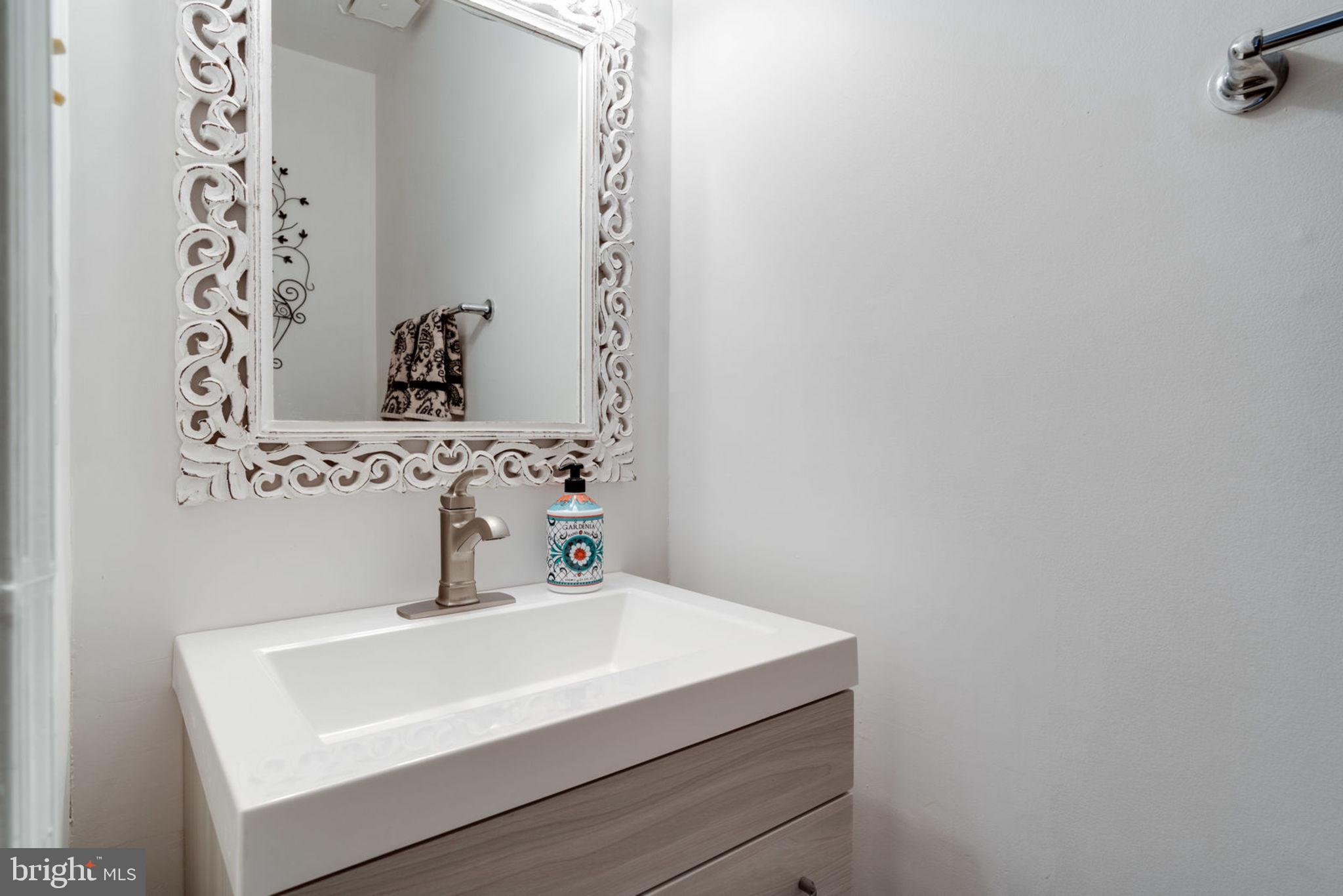 7914 Treeside Court Springfield, VA 22152 - Photo 4 of 61 Powder Room