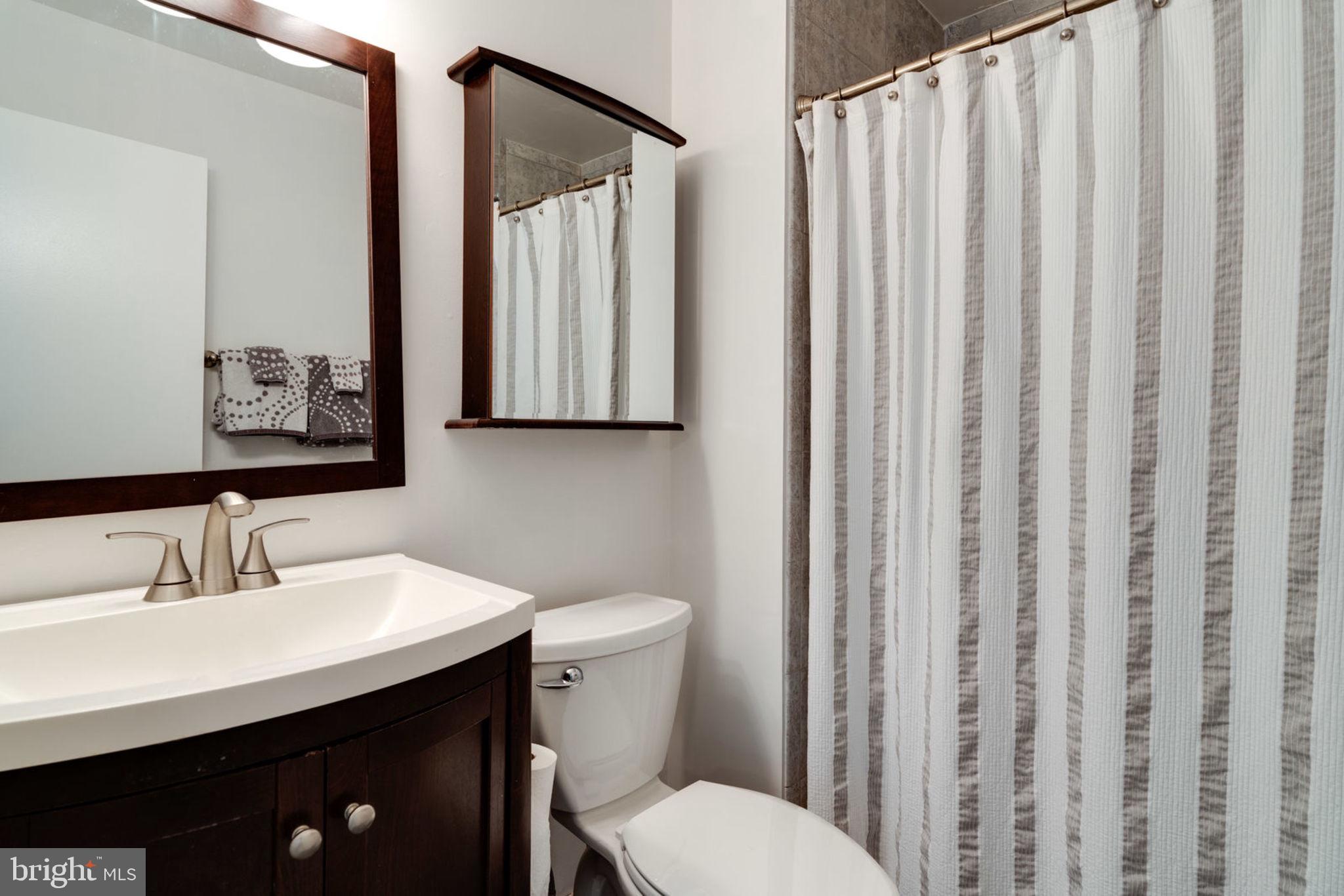 7914 Treeside Court Springfield, VA 22152 - Photo 35 of 61 Master bathroom