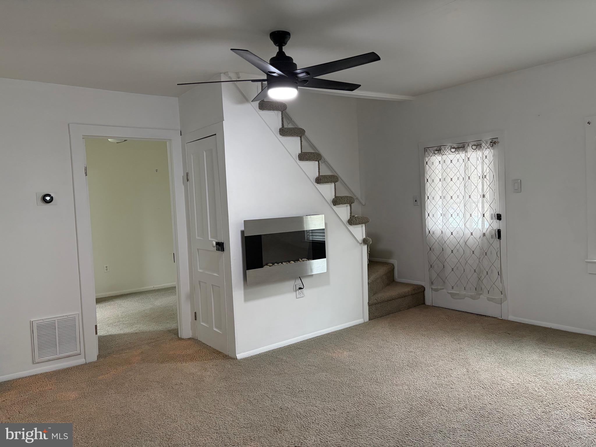 417 Main Street Juliustown, NJ 08022 - Photo 5 of 20 living room