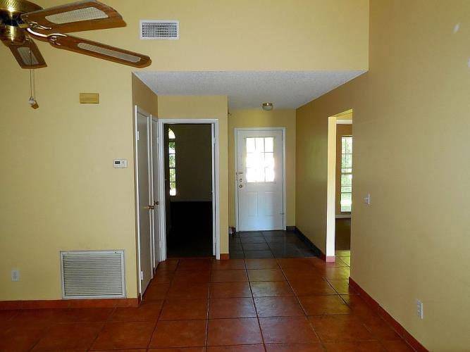9761 Fox Chapel Road Tampa, FL 33647 - Photo 9 of 16 Gallery Image 9