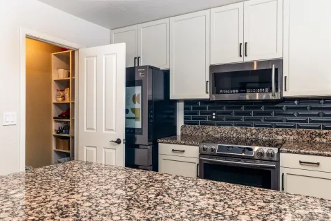 $910,000 | 1548 Thomas Avenue, Unit 6, Pacific Beach, CA 92109