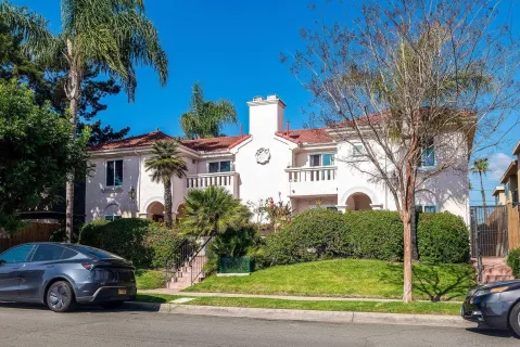 $910,000 | 1548 Thomas Avenue, Unit 6, Pacific Beach, CA 92109