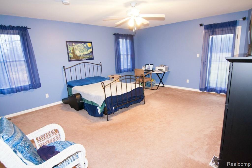 800 Jennings Road Whitmore Lake, MI 48189 - Photo 13 of 40 Spacious master bedroom