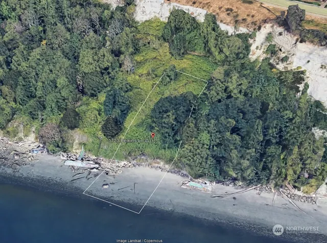 an aerial view of a houses with yard
