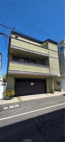 a view of the back of the house