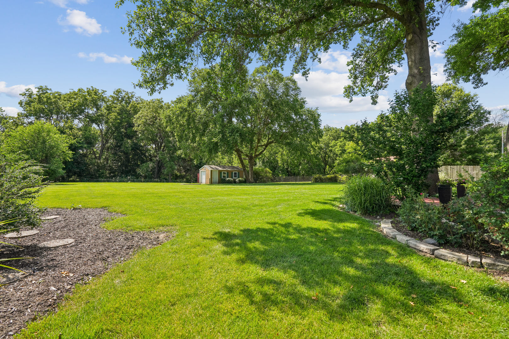 8512 Ridgewood Road Rock Island, IL 61201 - Photo 3 of 38