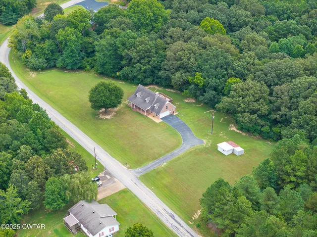 a view of a back yard of the house