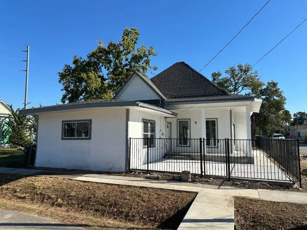 $2,550 | 1912 Gentry Street, Houston, TX 77009