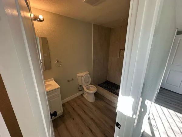 $2,550 | 1912 Gentry Street, Houston, TX 77009