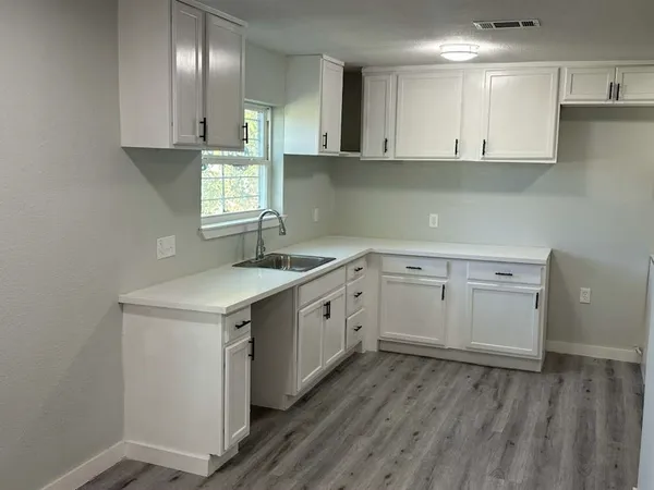 $2,550 | 1912 Gentry Street, Houston, TX 77009