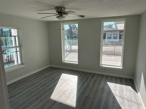 $2,550 | 1912 Gentry Street, Houston, TX 77009