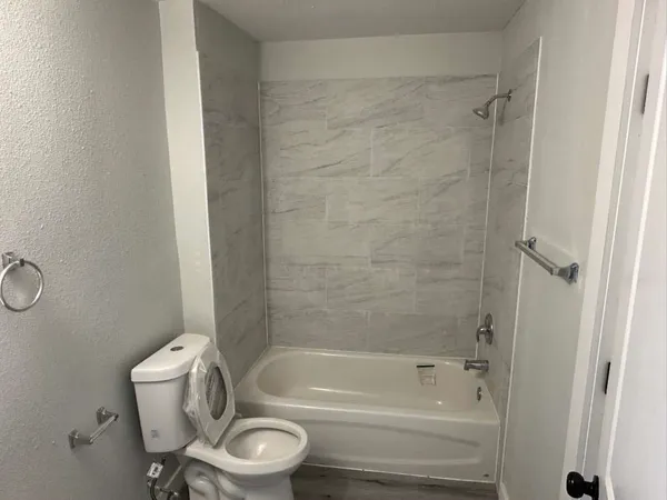 $2,550 | 1912 Gentry Street, Houston, TX 77009