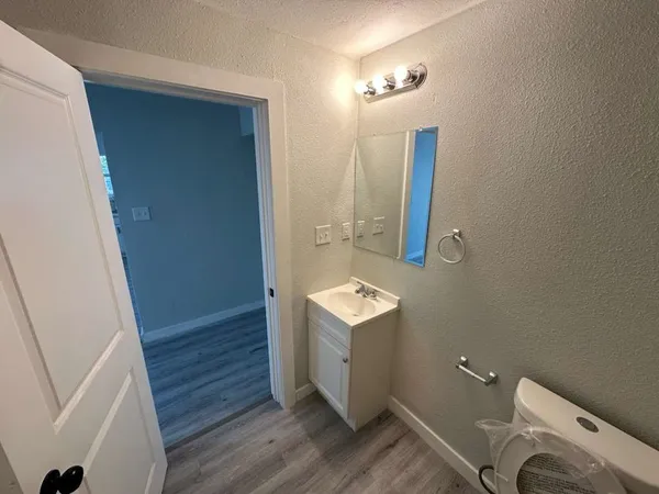 $2,550 | 1912 Gentry Street, Houston, TX 77009