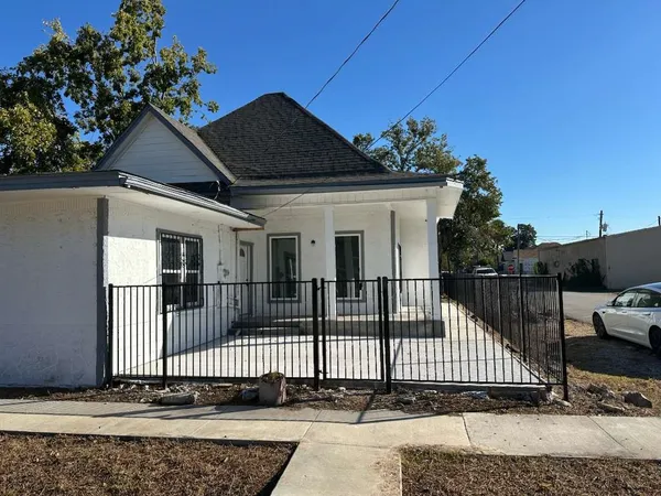 $2,550 | 1912 Gentry Street, Houston, TX 77009