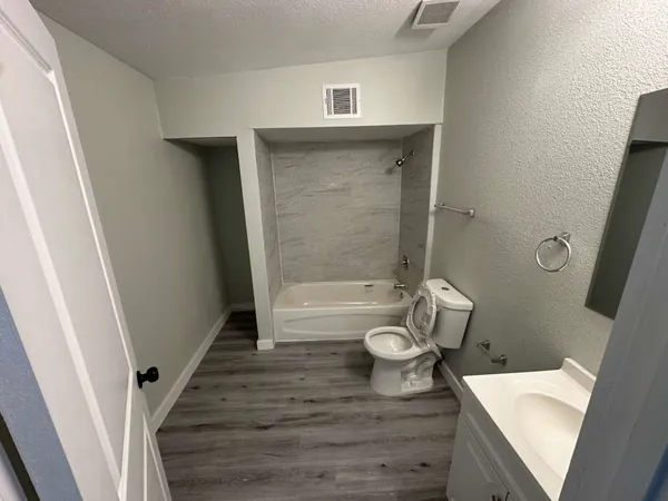 $2,550 | 1912 Gentry Street, Houston, TX 77009