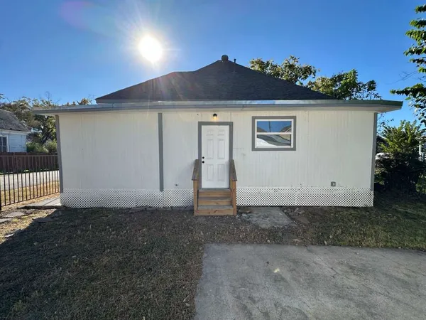 $2,550 | 1912 Gentry Street, Houston, TX 77009