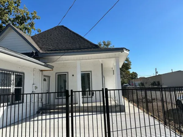 $2,550 | 1912 Gentry Street, Houston, TX 77009