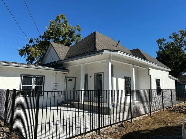 $2,550 | 1912 Gentry Street, Houston, TX 77009