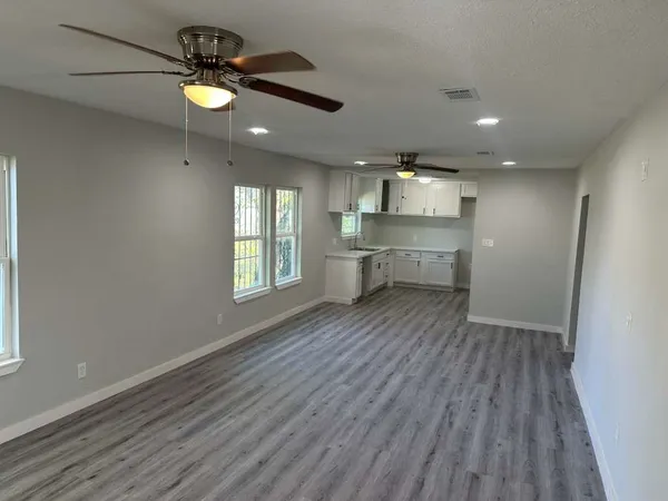 $2,550 | 1912 Gentry Street, Houston, TX 77009