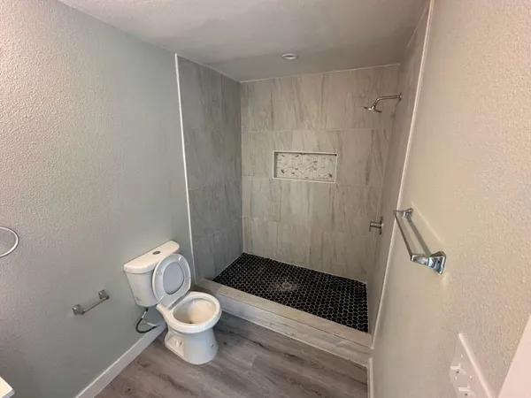 $2,550 | 1912 Gentry Street, Houston, TX 77009