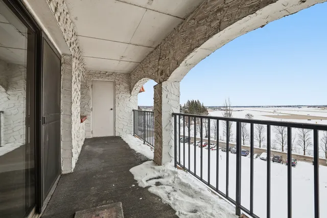 $255,000 | 375 Plum Creek Drive, Unit 501, Wheeling, IL 60090