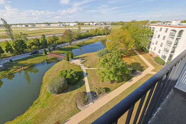 $255,000 | 375 Plum Creek Drive, Unit 501, Wheeling, IL 60090