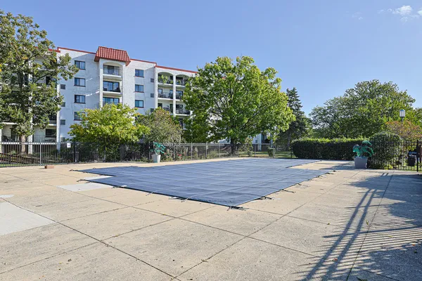 $255,000 | 375 Plum Creek Drive, Unit 501, Wheeling, IL 60090