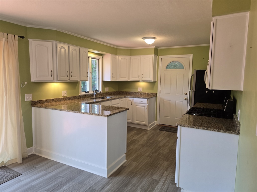 121 Huntington Road Hadley, MA 01035 - Photo 4 of 20 Gallery Image 4