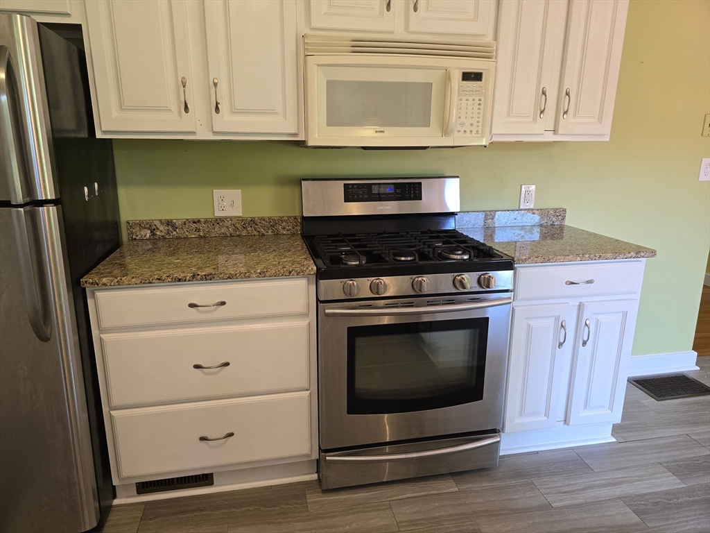 121 Huntington Road Hadley, MA 01035 - Photo 6 of 20 Gallery Image 6