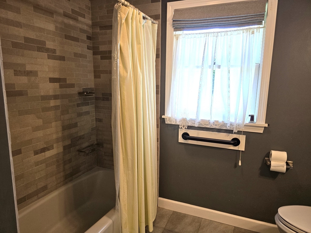 121 Huntington Road Hadley, MA 01035 - Photo 8 of 20 Gallery Image 8