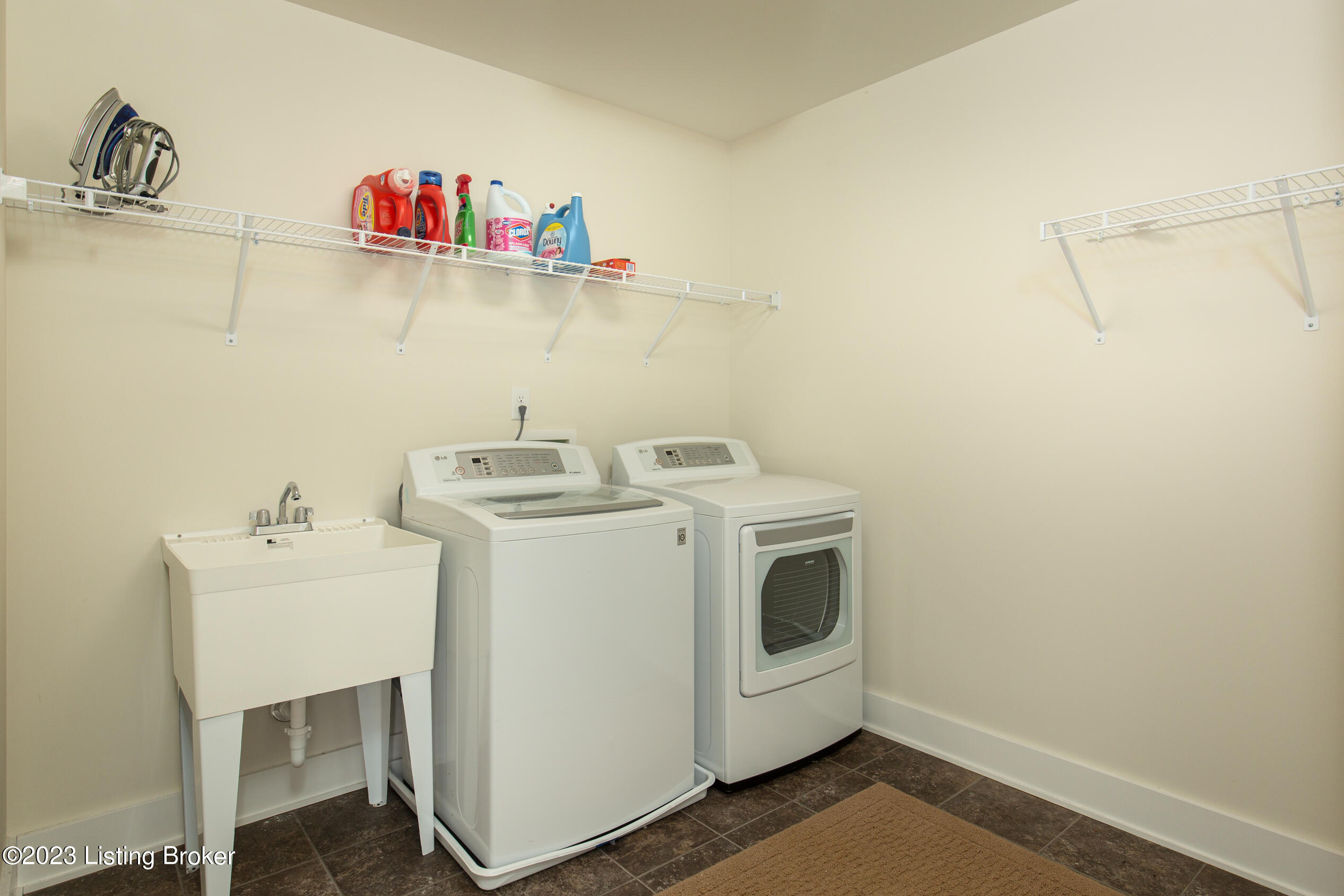 2901 Belknap Beach Road Prospect, KY 40059 - Photo 22 of 49 2901_Belknap_Beach_Rd-Interiors-21