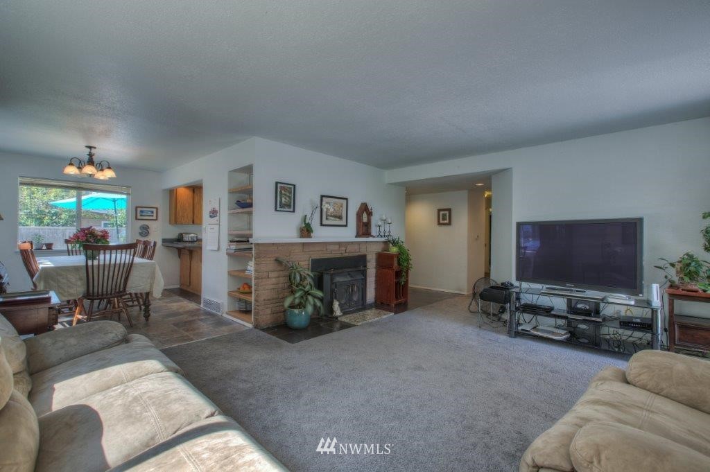 11725 Southeast Petrovitsky Road Renton, WA 98058 - Photo 4 of 25 Gallery Image 4