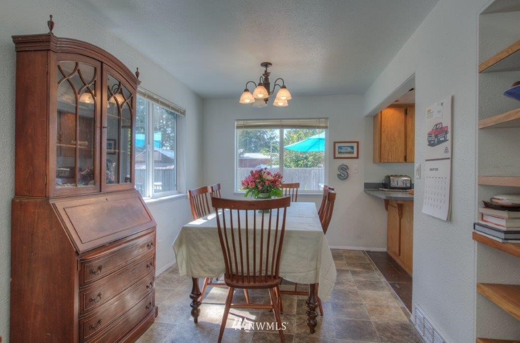 11725 Southeast Petrovitsky Road Renton, WA 98058 - Photo 5 of 25 Gallery Image 5