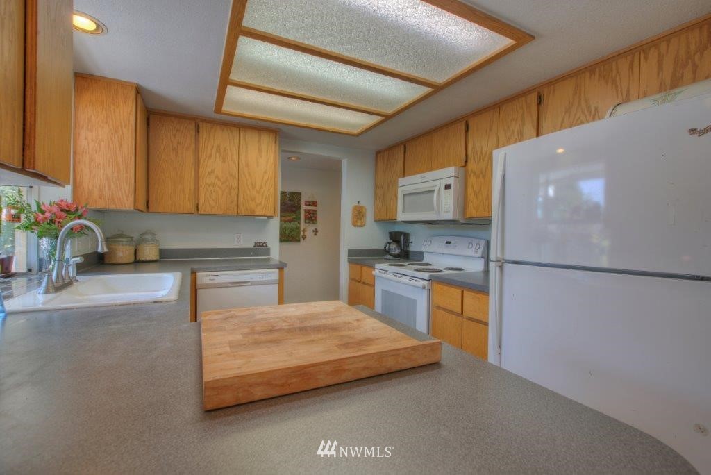 11725 Southeast Petrovitsky Road Renton, WA 98058 - Photo 7 of 25 Gallery Image 7