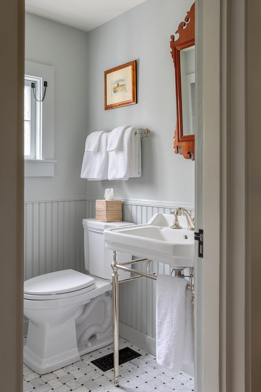 77 Sparks Avenue Nantucket, MA 02554 - Photo 13 of 30 a bathroom with a sink toilet and vanity