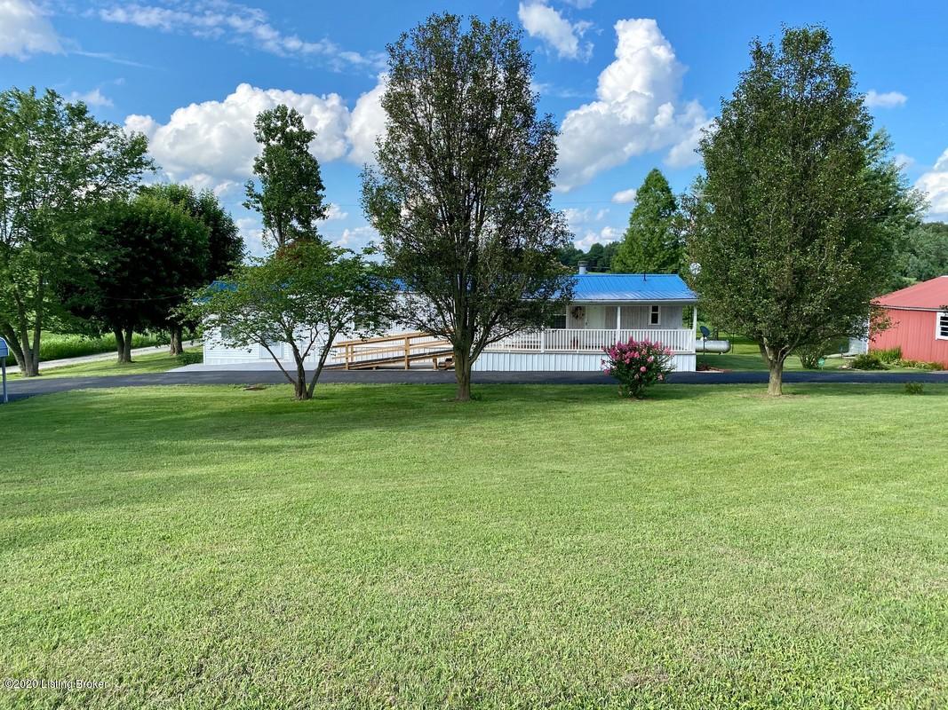 3 bed, 2 bath home with possible 4th bedroom on corner lot for sale in Leitchfield KY.