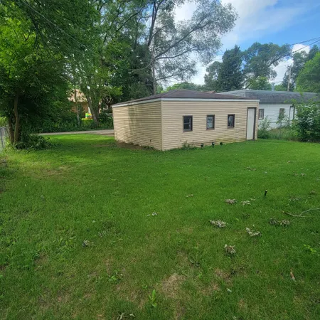 a view of a house with a backyard