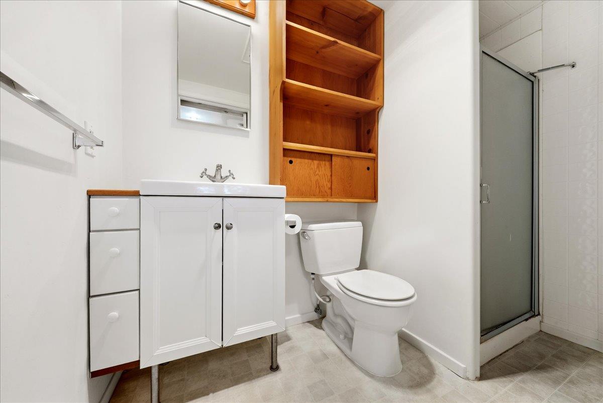 21465 Mason Road Colfax, CA 95713 - Photo 13 of 33 a bathroom with a toilet and a sink