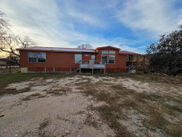 $2,400 | 708 C Town Creek Road, Kerrville, TX 78028