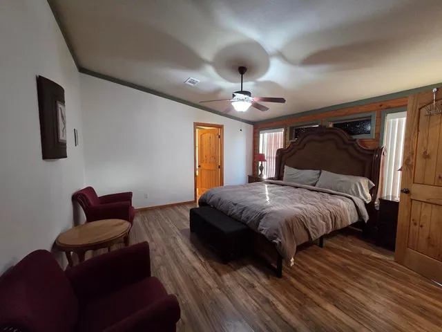 $2,400 | 708 C Town Creek Road, Kerrville, TX 78028