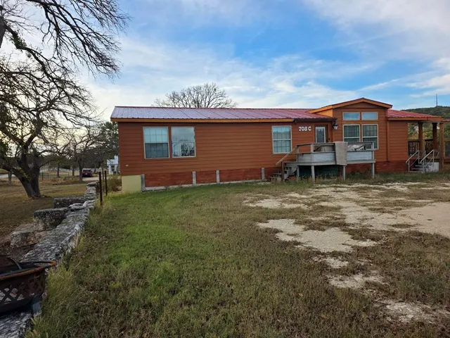 $2,400 | 708 C Town Creek Road, Kerrville, TX 78028
