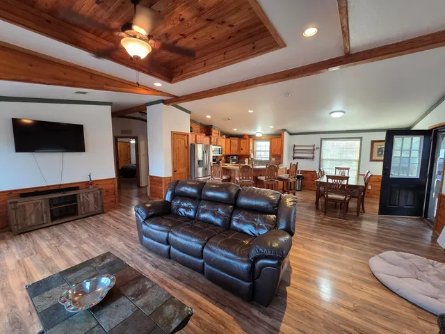 $2,400 | 708 C Town Creek Road, Kerrville, TX 78028