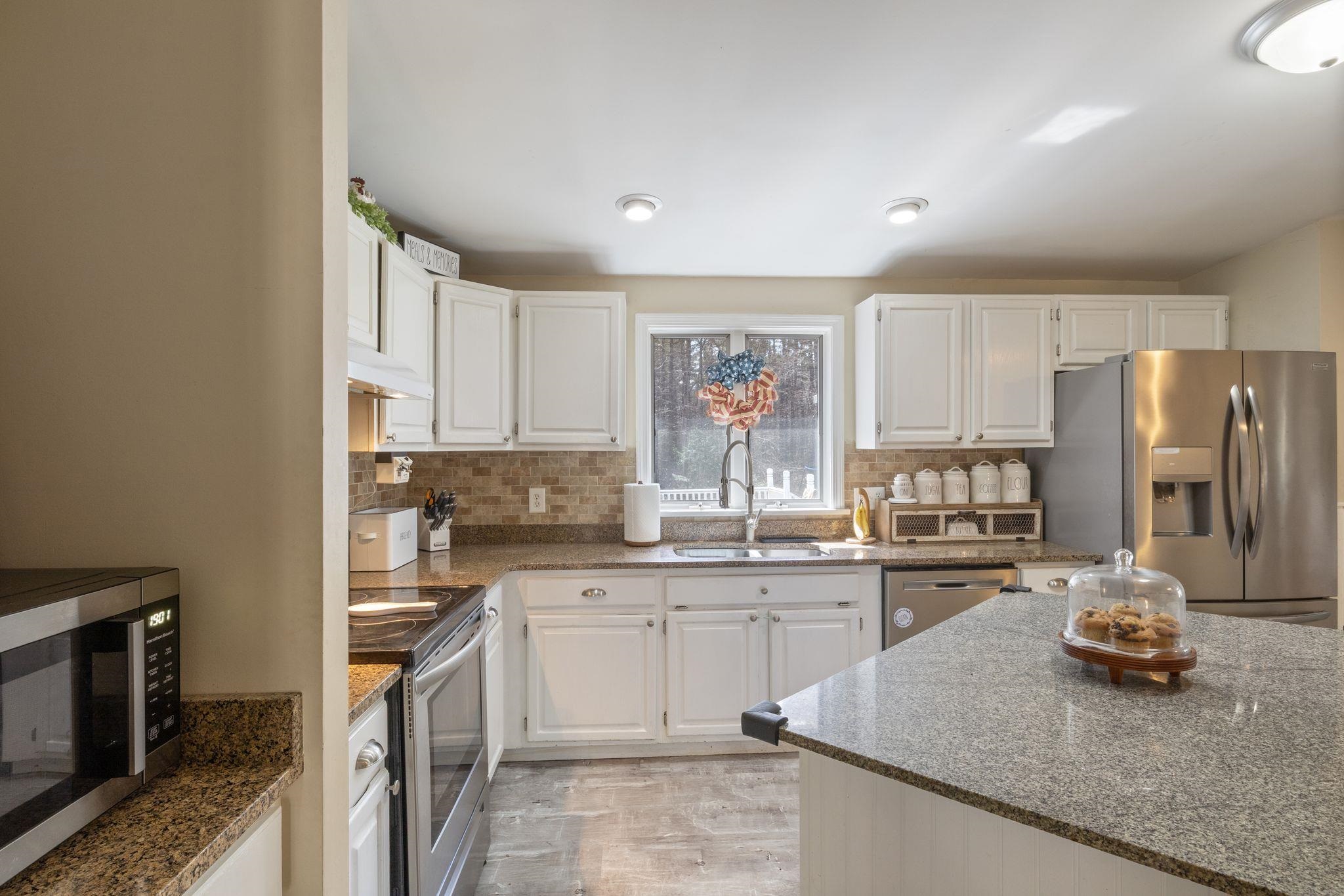 41 Friar Tuck Way Wolfeboro, NH 03894 - Photo 15 of 56