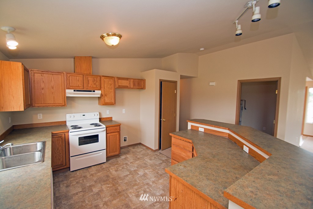 9216 176th Avenue Southwest Rochester, WA 98579 - Photo 2 of 11