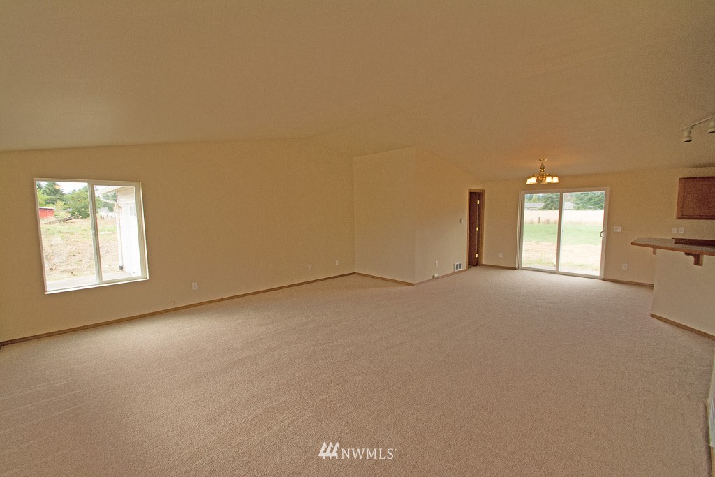 9216 176th Avenue Southwest Rochester, WA 98579 - Photo 4 of 11