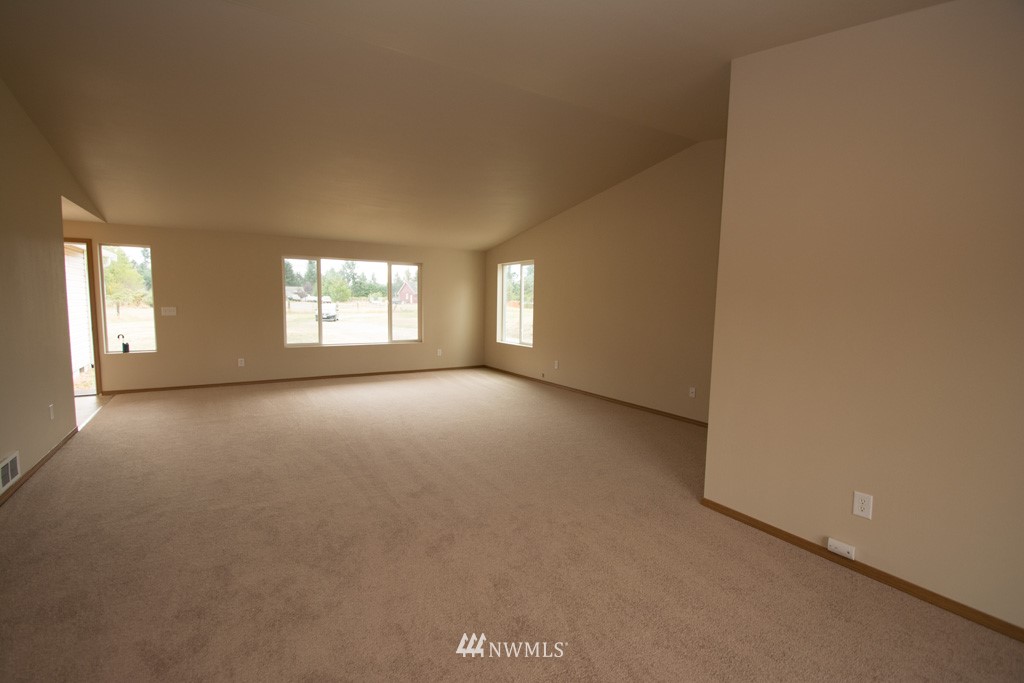 9216 176th Avenue Southwest Rochester, WA 98579 - Photo 5 of 11