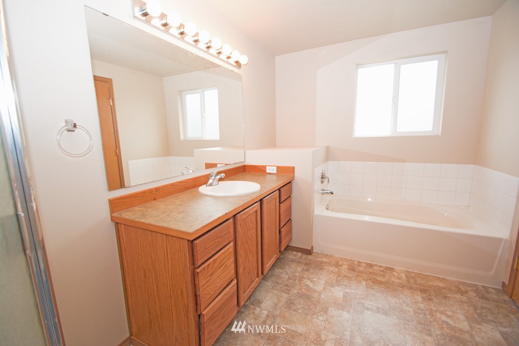 9216 176th Avenue Southwest Rochester, WA 98579 - Photo 9 of 11