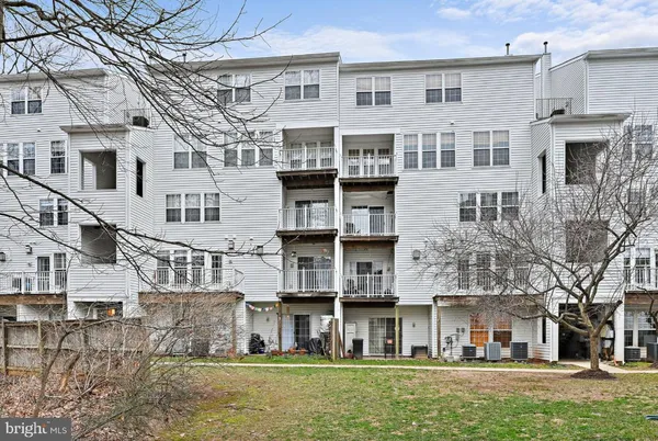 $2,700 | 12705 Fair Crest Court, Unit 302, Fairfax, VA 22033