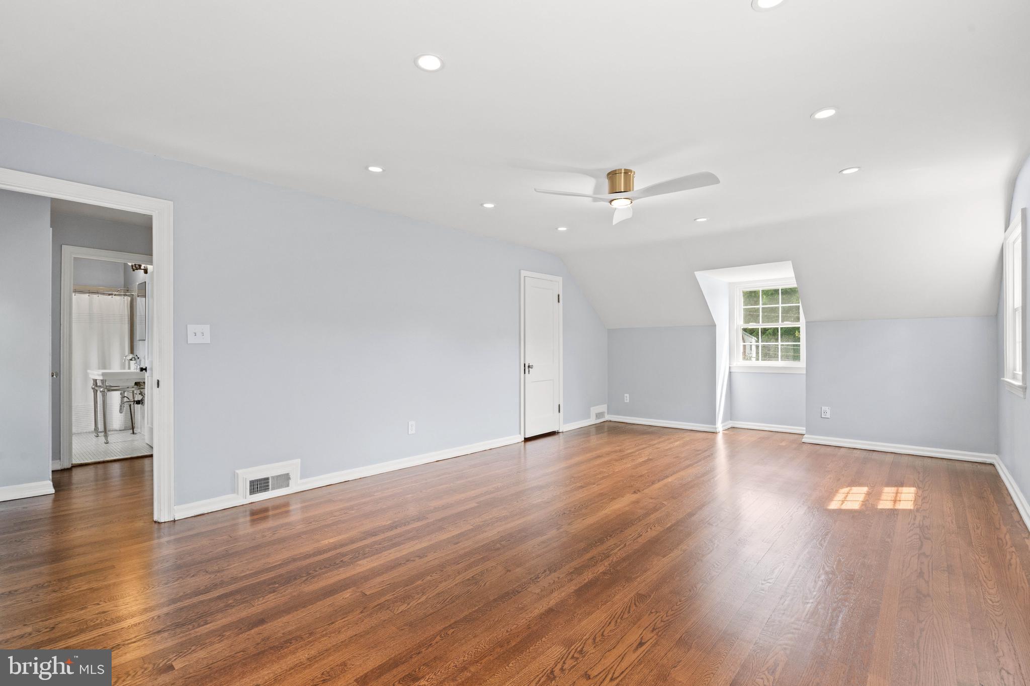 10208 Edgewood Avenue Silver Spring, MD 20901 - Photo 20 of 40 Primary Bedroom