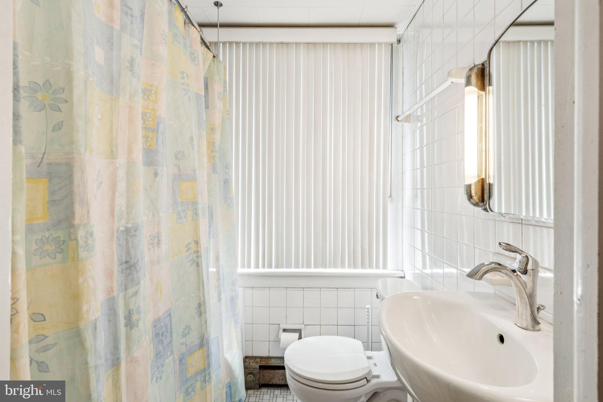 375 Church Road Jenkintown, PA 19046 - Photo 43 of 69 a bathroom with a sink a toilet and a bathtub